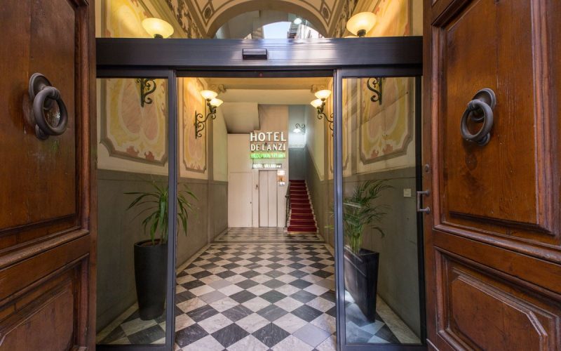 Hotel de Lanzi Page Image