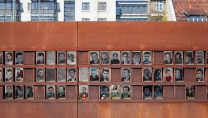 berlin-wall-memorial-portraits