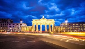 brandenburg-gate-night-timelapse