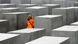 holocaust-memorial-figure