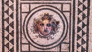 medusa-head-mosaic-pompeii