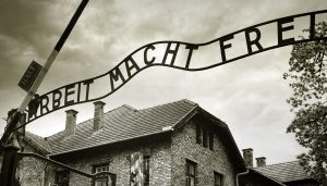 auschwitz-entrance